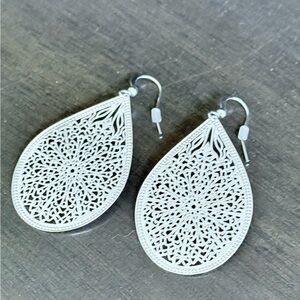 Elegant Silver Teardrop Earrings in Filigree Pattern
